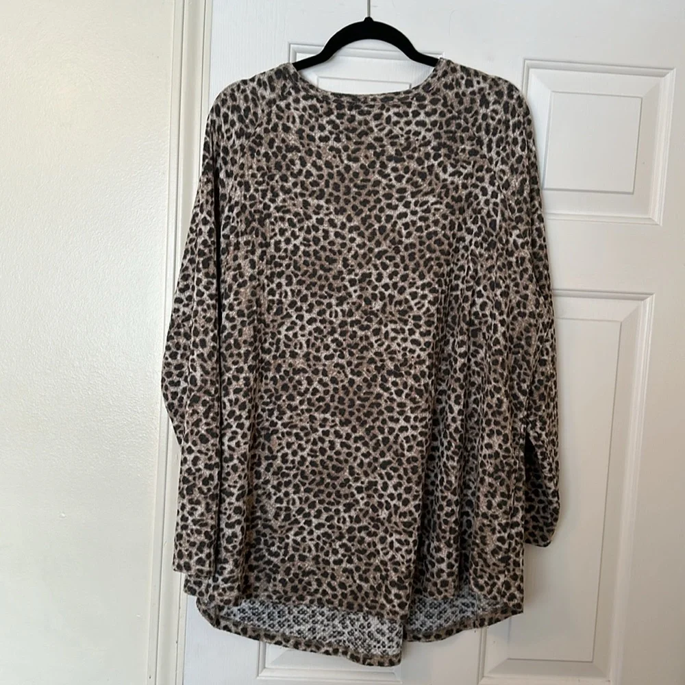 Torrid Cheetah Print Thermal Top - Picture 7 of 7
